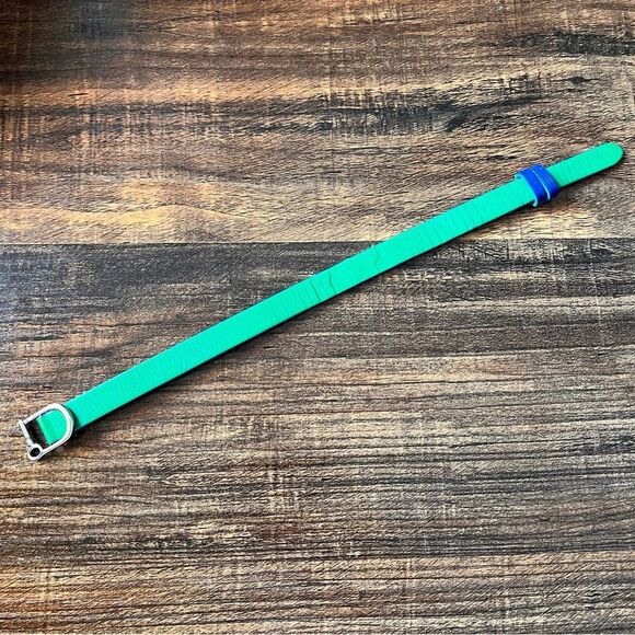 Keep Collective Cobalt Blue/Kelly Green Reversible Leather Keeper/Bracelet - Picture 4 of 11